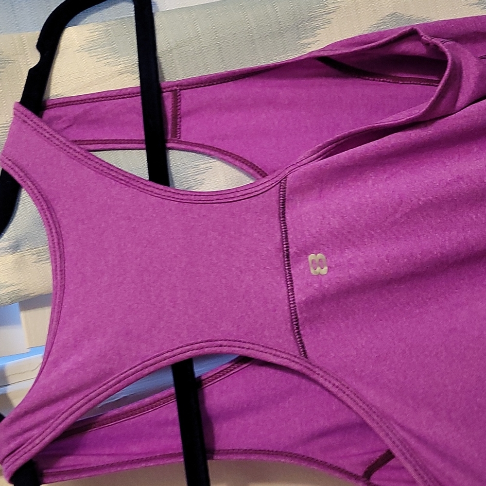 Exercise top/active wear - Picture 4 of 4